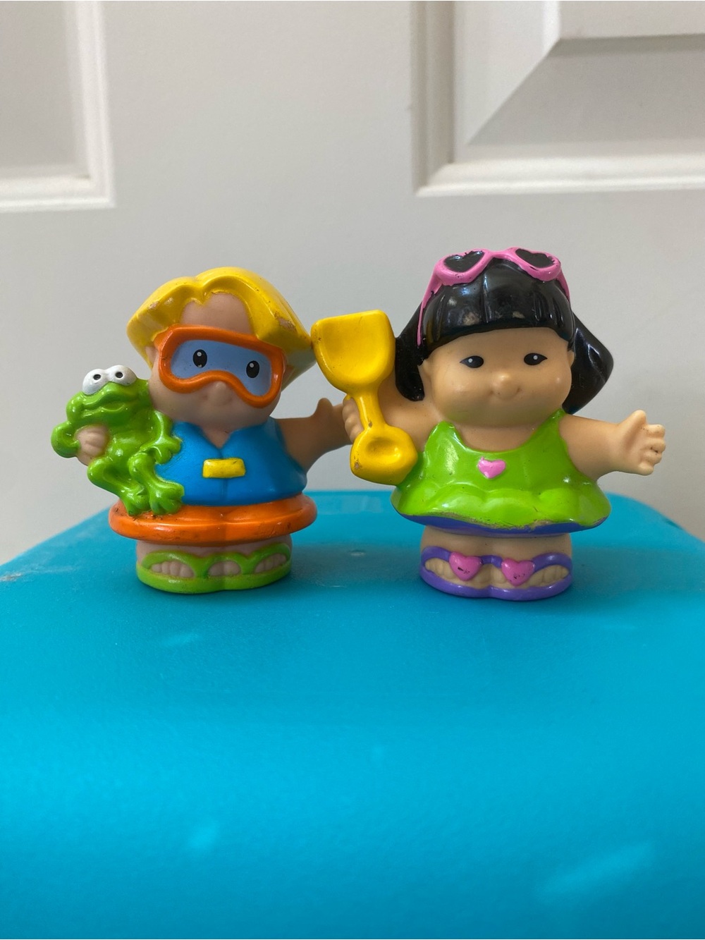 Fisher-Price Little People Swim Beach Figures Eddy & Sonya Lee Lot of 2